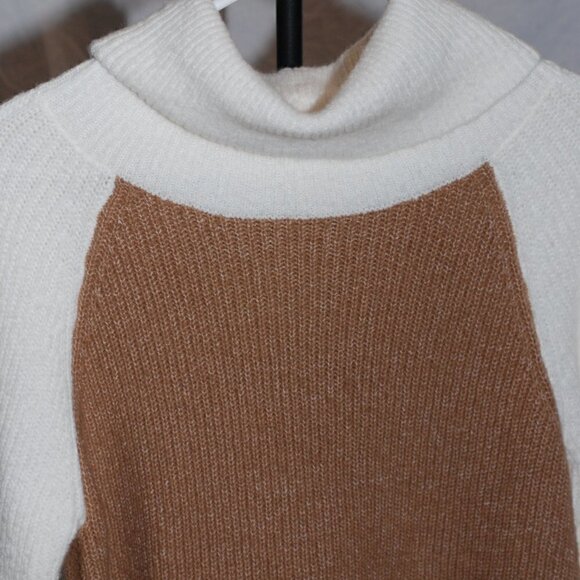 St. John's Bay Womens Large Cowl Neck Sweater Tan Cream Oversized Turtleneck EUC - Picture 2 of 4